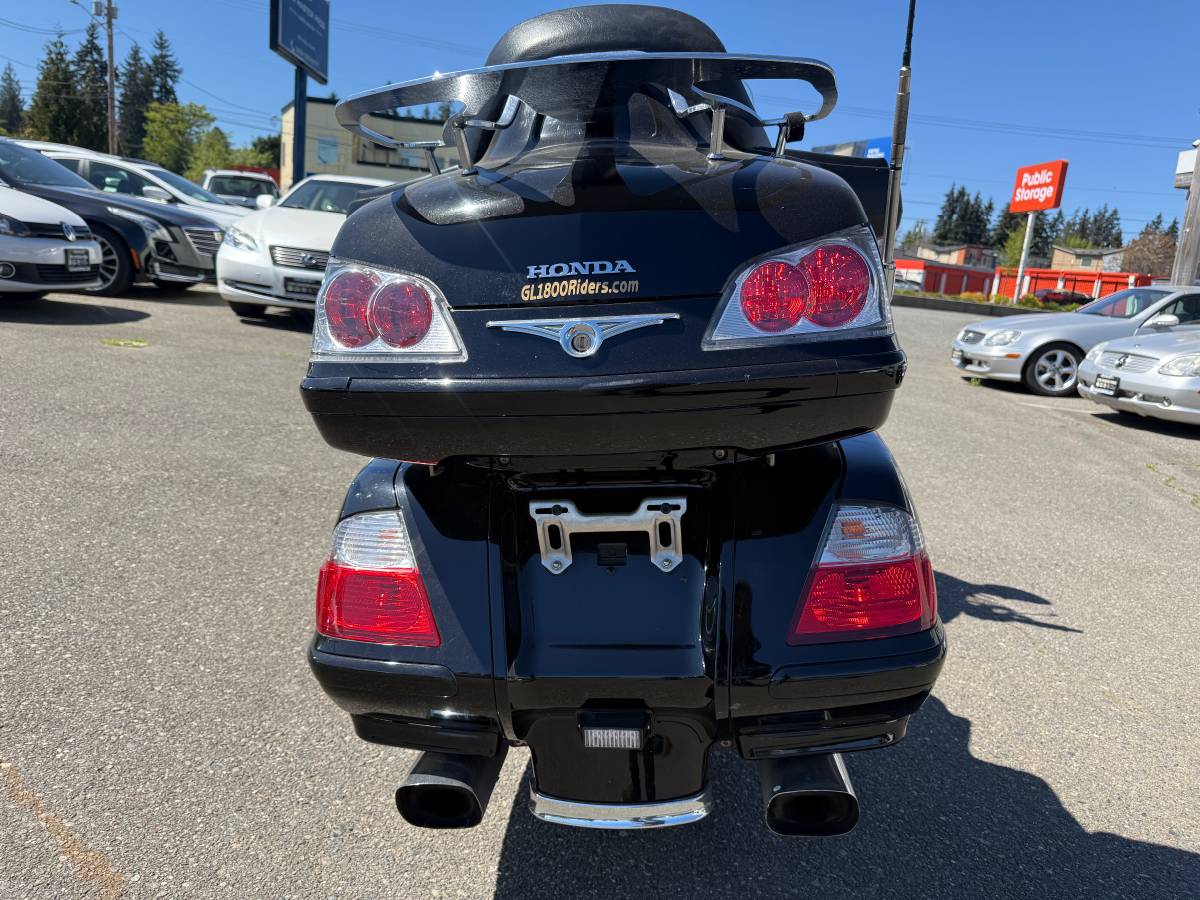 2008 Harley-Davidson, gold, Import USA — Foto 4 z 12