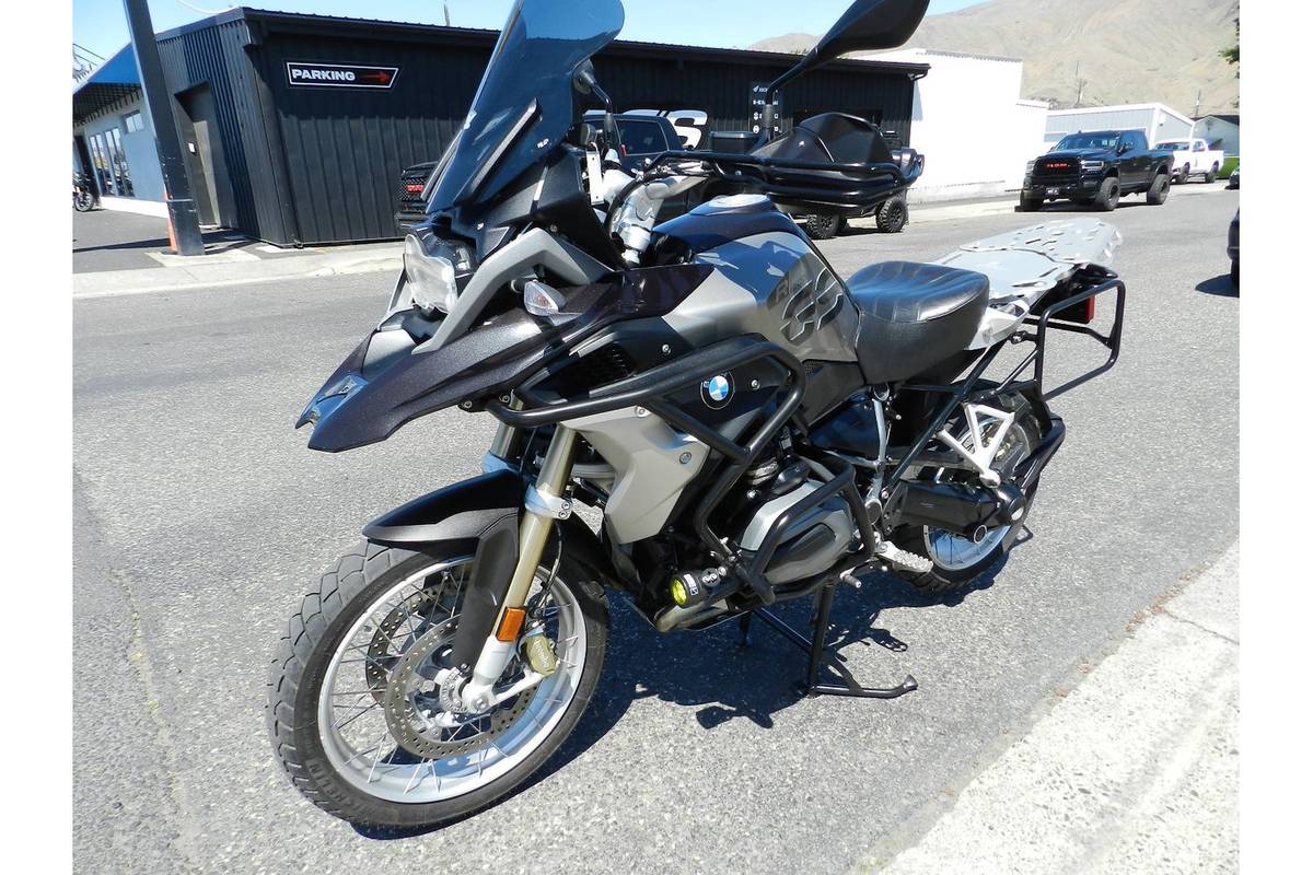2018 BMW, Import USA — Foto 2 z 3