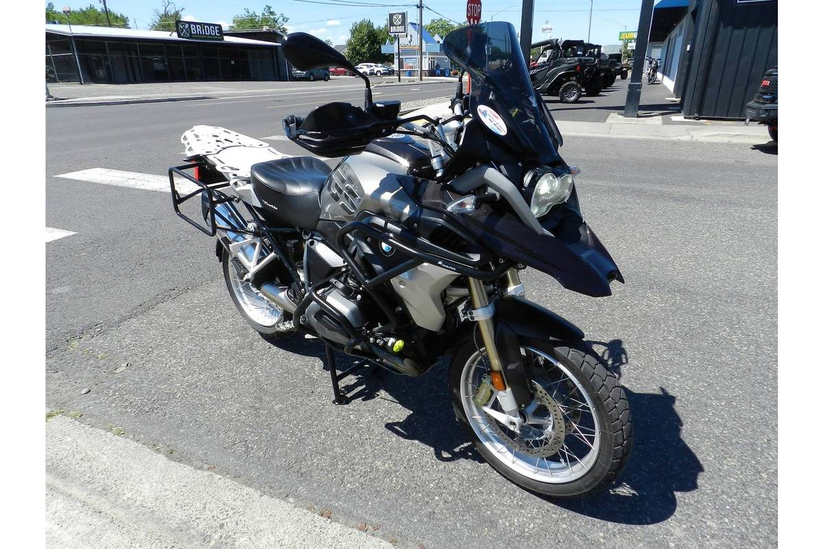 2018 BMW, Import USA — Foto 3 z 3