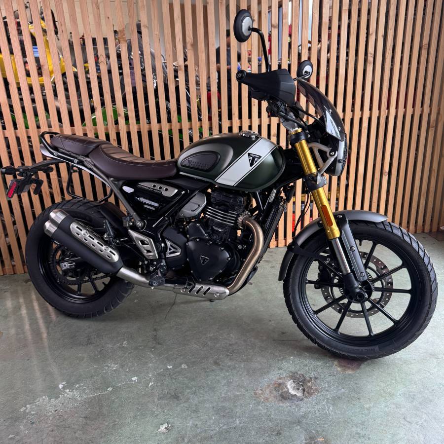Triumph, Import USA — Foto 2 z 12