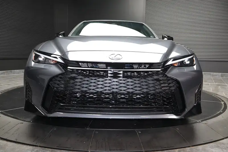2026 Lexus IS F SPORT DESIGN, grau, 90 km, Import Kanada — Foto 10 z 12