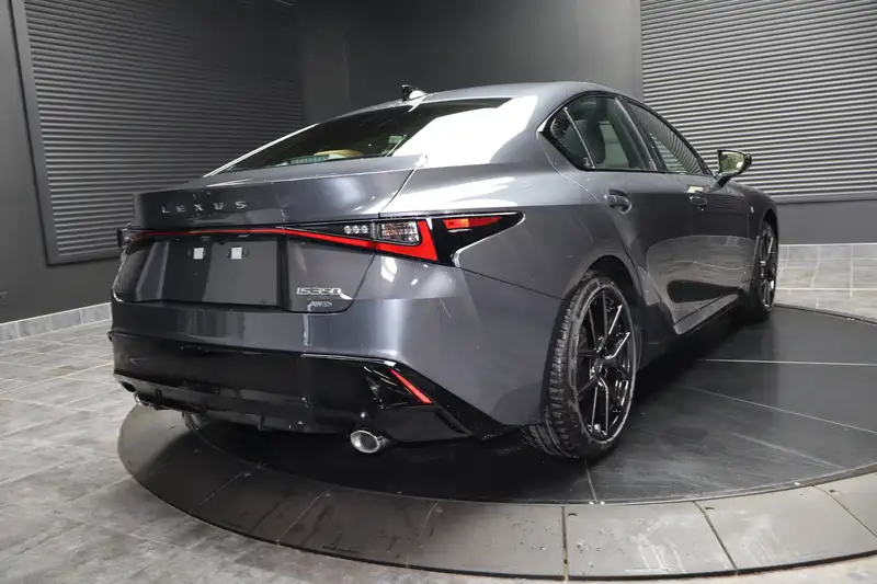 2026 Lexus IS F SPORT DESIGN, grau, 90 km, Import Kanada — Foto 7 z 12