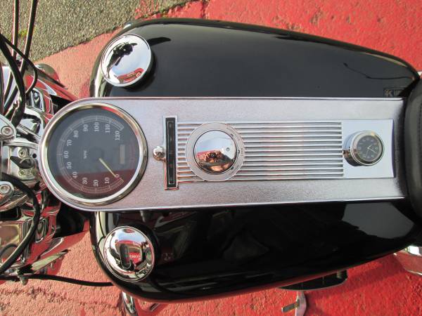 2000 Harley-Davidson, Import USA — Foto 8 z 12