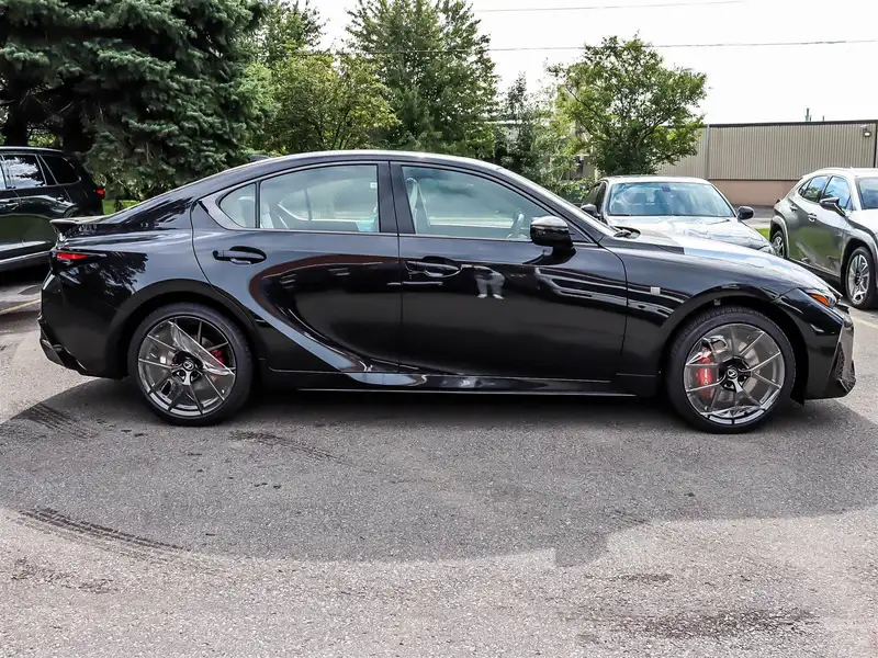 2026 Lexus IS 350 AWD, schwarz, 88 km, Import Kanada — Foto 3 z 12