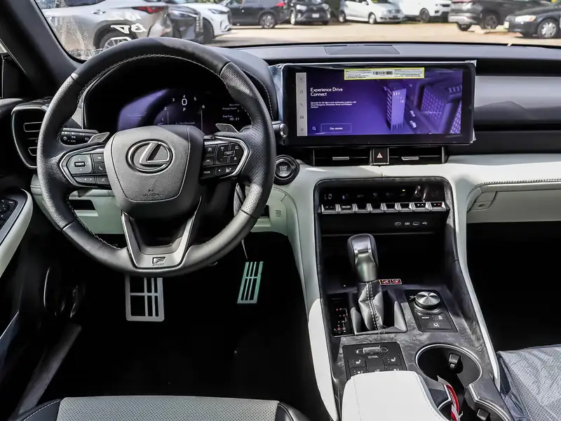 2026 Lexus IS 350 AWD, schwarz, 88 km, Import Kanada — Foto 9 z 12
