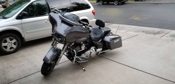 2014 Harley-Davidson, Import USA — Foto 2 z 7