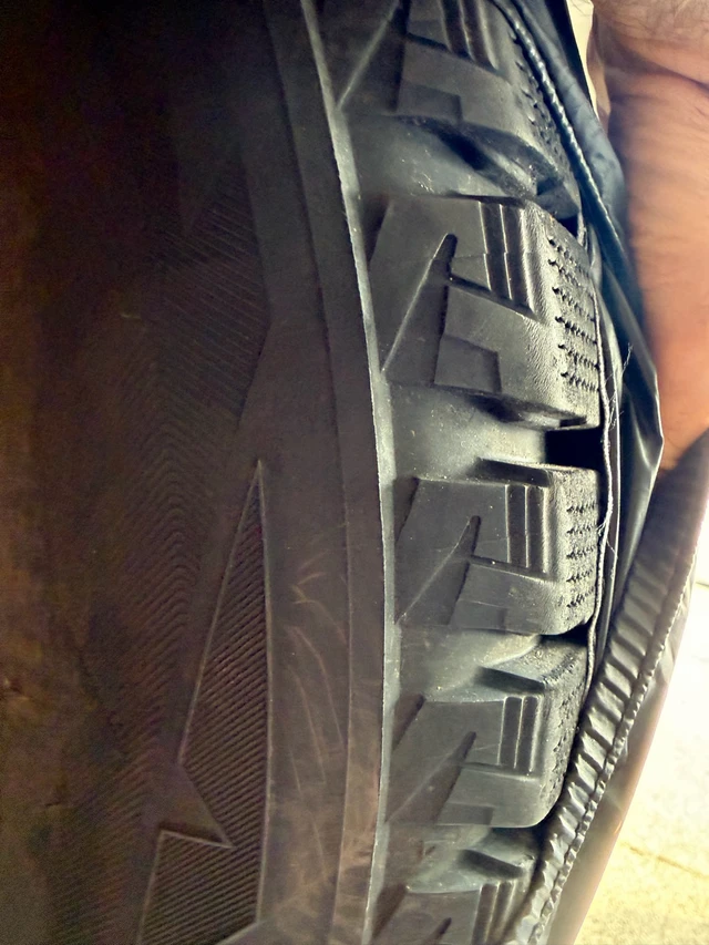 Kola — Audi Q7, Import Kanada — Foto 4 z 4