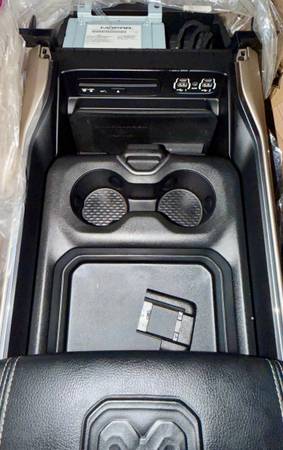 Interiér — Seat, schwarz, Import USA — Foto 9 z 10