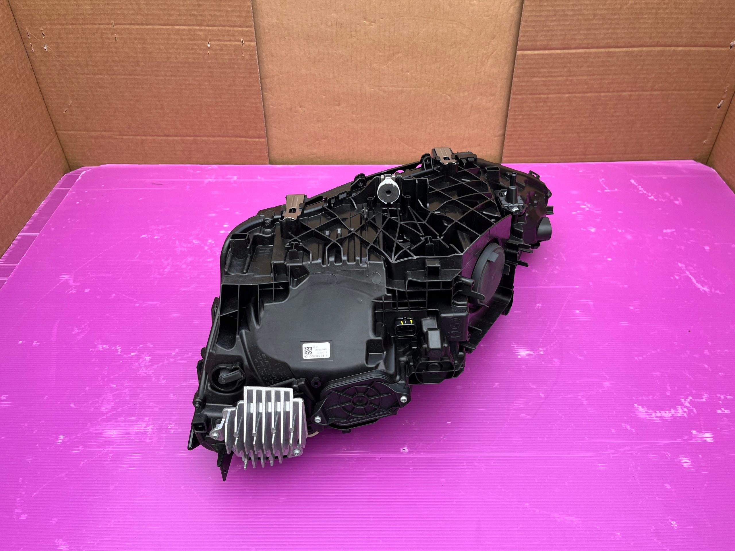 Světlomet — BMW M3, schwarz, Auf Lager in der EU — Foto 3 z 13