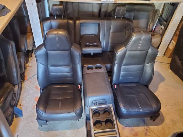 Sedačky — Seat, schwarz, Import USA — Foto 2 z 2
