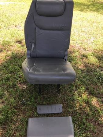 Interiér — Toyota, Import USA — Foto 9 z 12