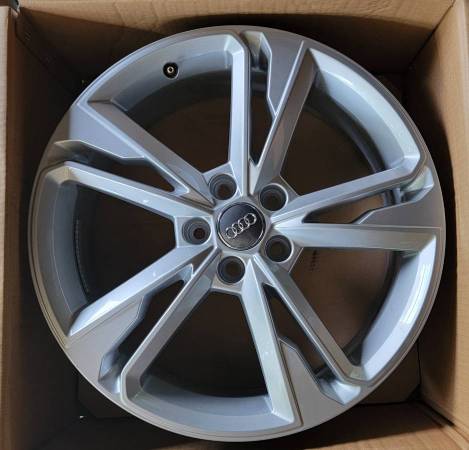 Kola — Audi Q3, Import USA — Foto 10 z 12