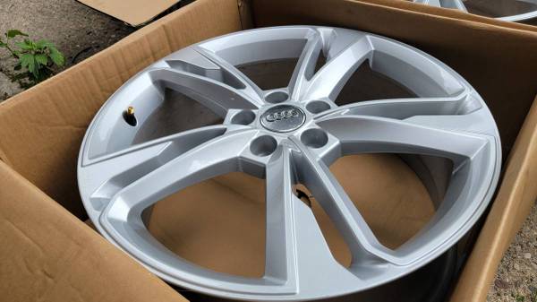 Kola — Audi Q3, Import USA — Foto 11 z 12