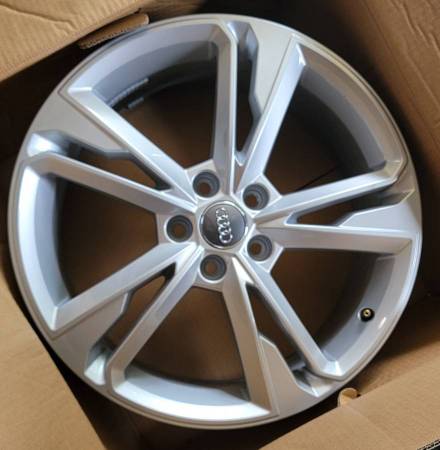 Kola — Audi Q3, Import USA — Foto 9 z 12