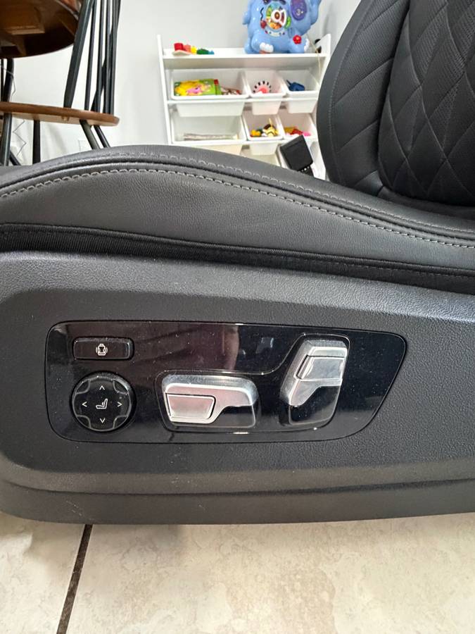 Sedačky — BMW X7, schwarz, Import USA — Foto 3 z 8