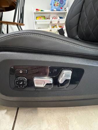 Sedačky — Seat, schwarz, Import USA — Foto 3 z 8