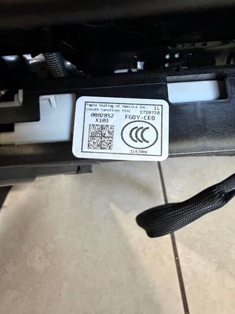 Sedačky — Seat, schwarz, Import USA — Foto 4 z 8