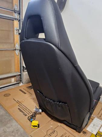 Sedačky — Porsche Panamera, schwarz, Import USA — Foto 8 z 12