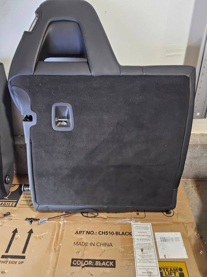 Sedačky — Seat, schwarz, Import USA — Foto 11 z 12