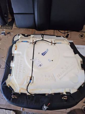 Sedačky — Seat, schwarz, Import USA — Foto 9 z 12