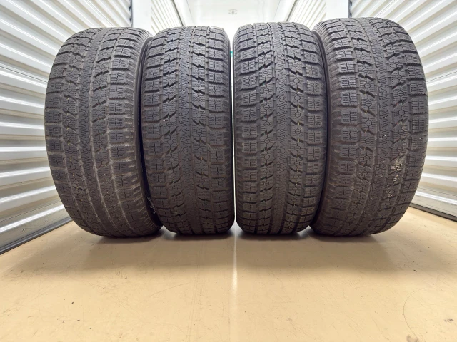 Pneumatiky — Porsche Cayenne, Import Kanada — Foto 1