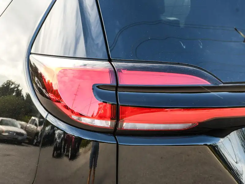 2027 Chrysler Pacifica Select, schwarz, 0 km, Import Kanada — Foto 6 z 12