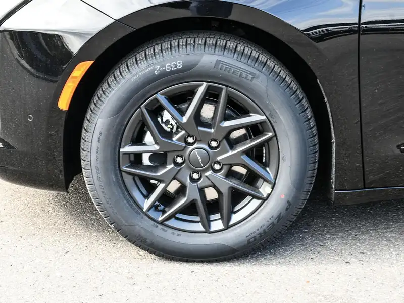 2027 Chrysler Pacifica Select, schwarz, 0 km, Import Kanada — Foto 7 z 12