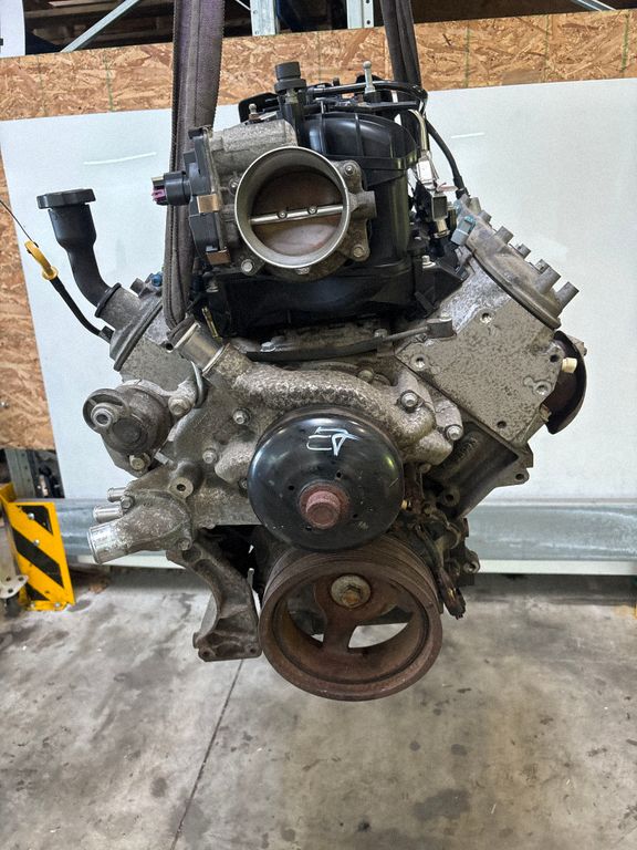 Cadillac Escalade Engine, Auf Lager in der EU — Foto 1