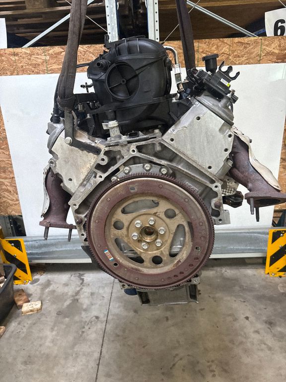 Cadillac Escalade Engine, Auf Lager in der EU — Foto 1