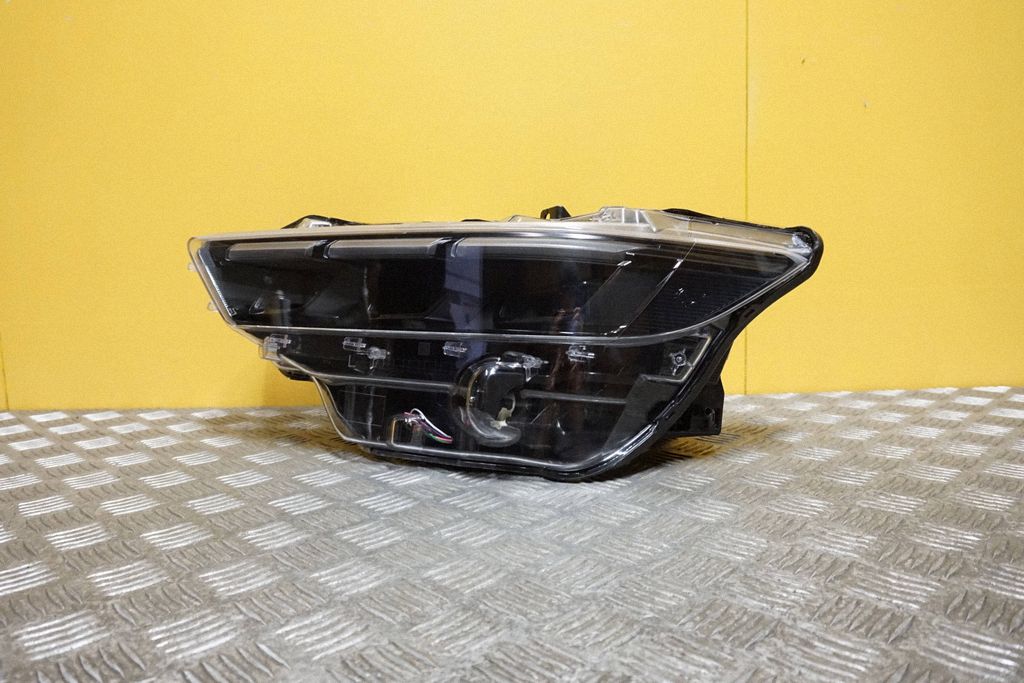 Ford Mustang VII světlomet, Auf Lager in der EU — Foto 1