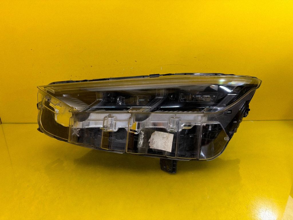 Ford Mustang Mach-E světlomet, Auf Lager in der EU — Foto 1
