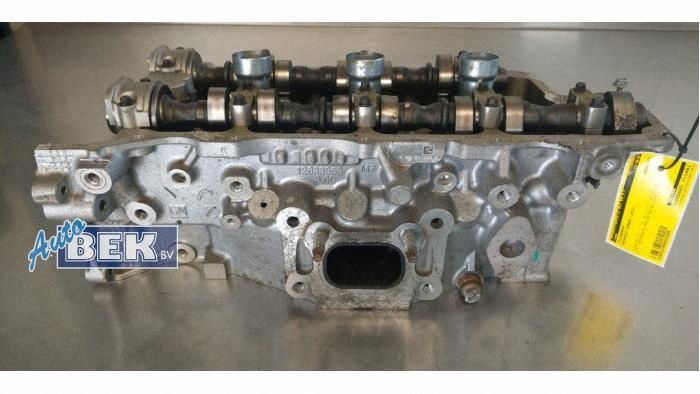 12633958 Chevrolet Camaro Engine head, Auf Lager in der EU — Foto 1