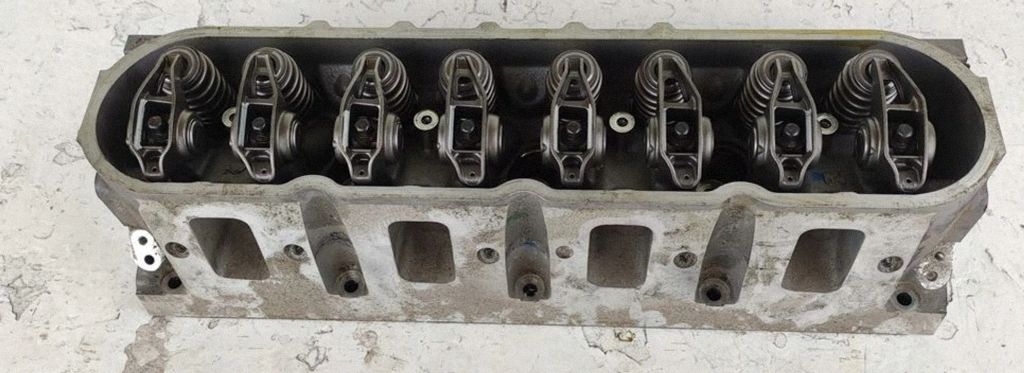 12638818 Chevrolet Camaro Engine head, Auf Lager in der EU — Foto 1