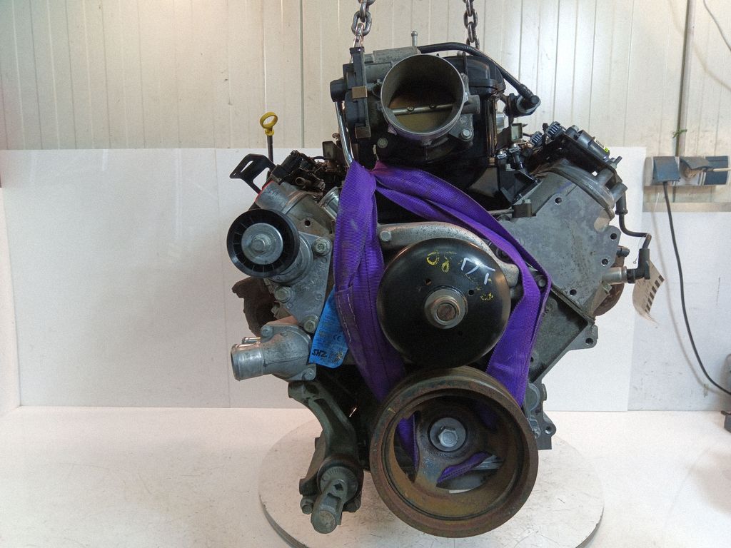 Cadillac Escalade Engine, Auf Lager in der EU — Foto 1