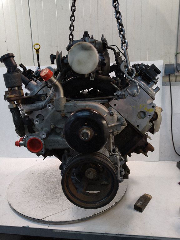 Cadillac Escalade Engine, Auf Lager in der EU — Foto 1