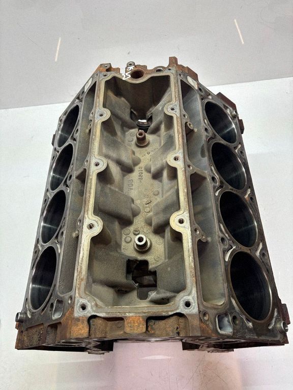 Cadillac Escalade Engine block, Auf Lager in der EU — Foto 1