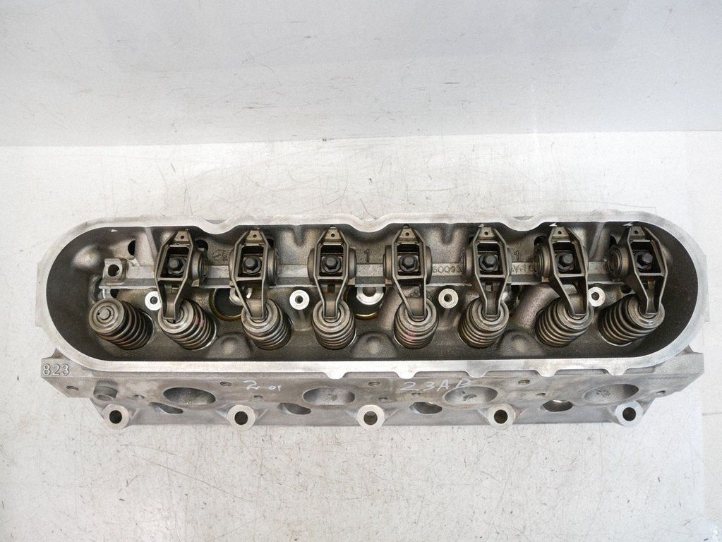 Cadillac Escalade Engine head, Auf Lager in der EU — Foto 1