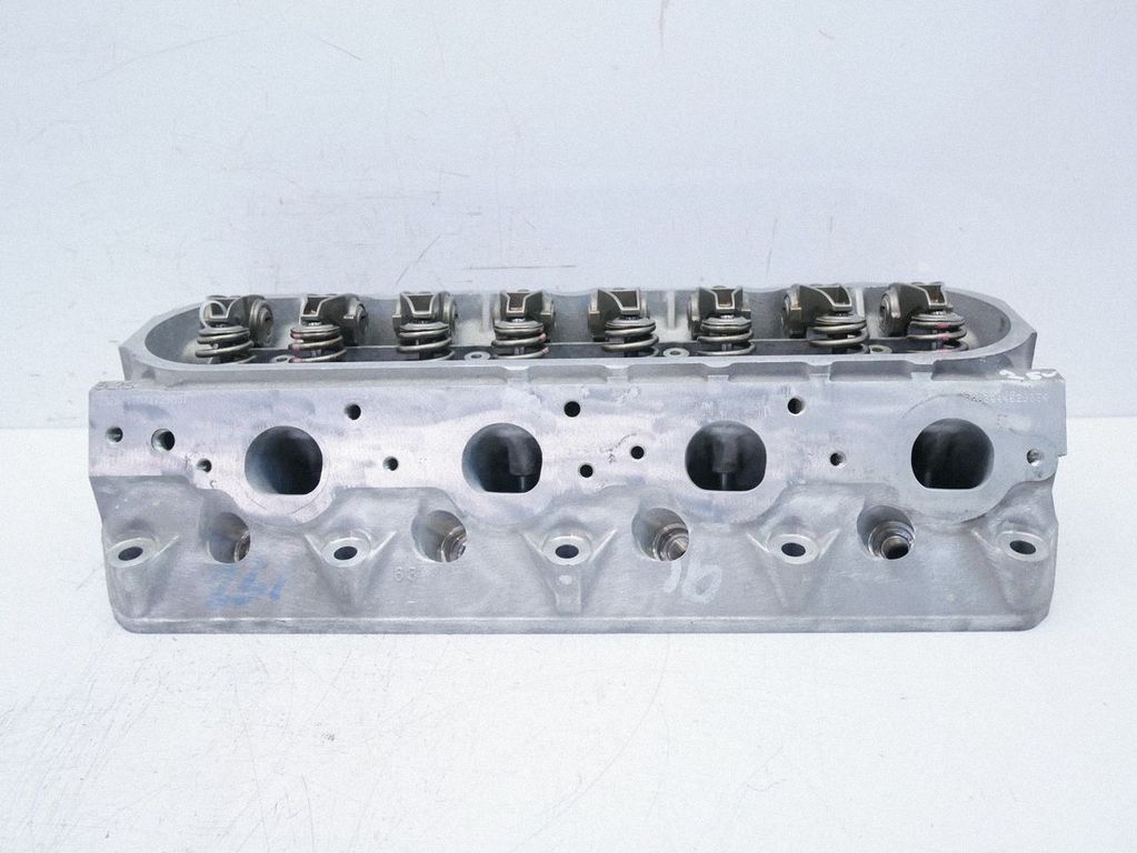 Cadillac Escalade Engine head, Auf Lager in der EU — Foto 1