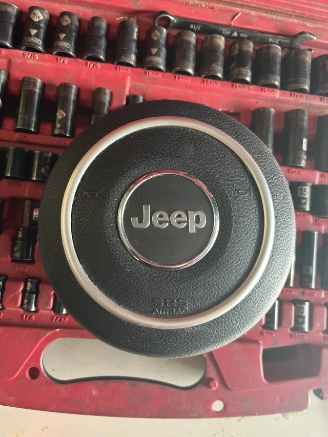 OEM komponent — Jeep Cherokee, Import Kanada — Foto 1 z 4 OEM komponent — Jeep Cherokee, Import Kanada — Foto 1 z 4