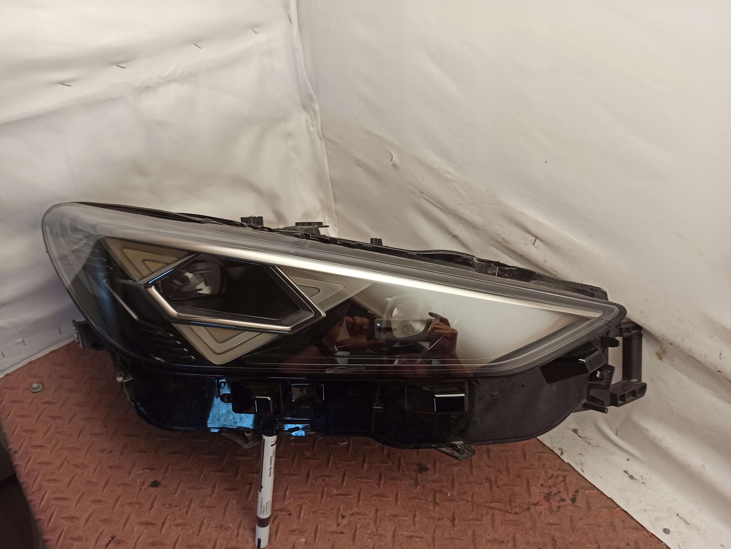Světlomet — Cupra, Auf Lager in der EU — Foto 10 z 16
