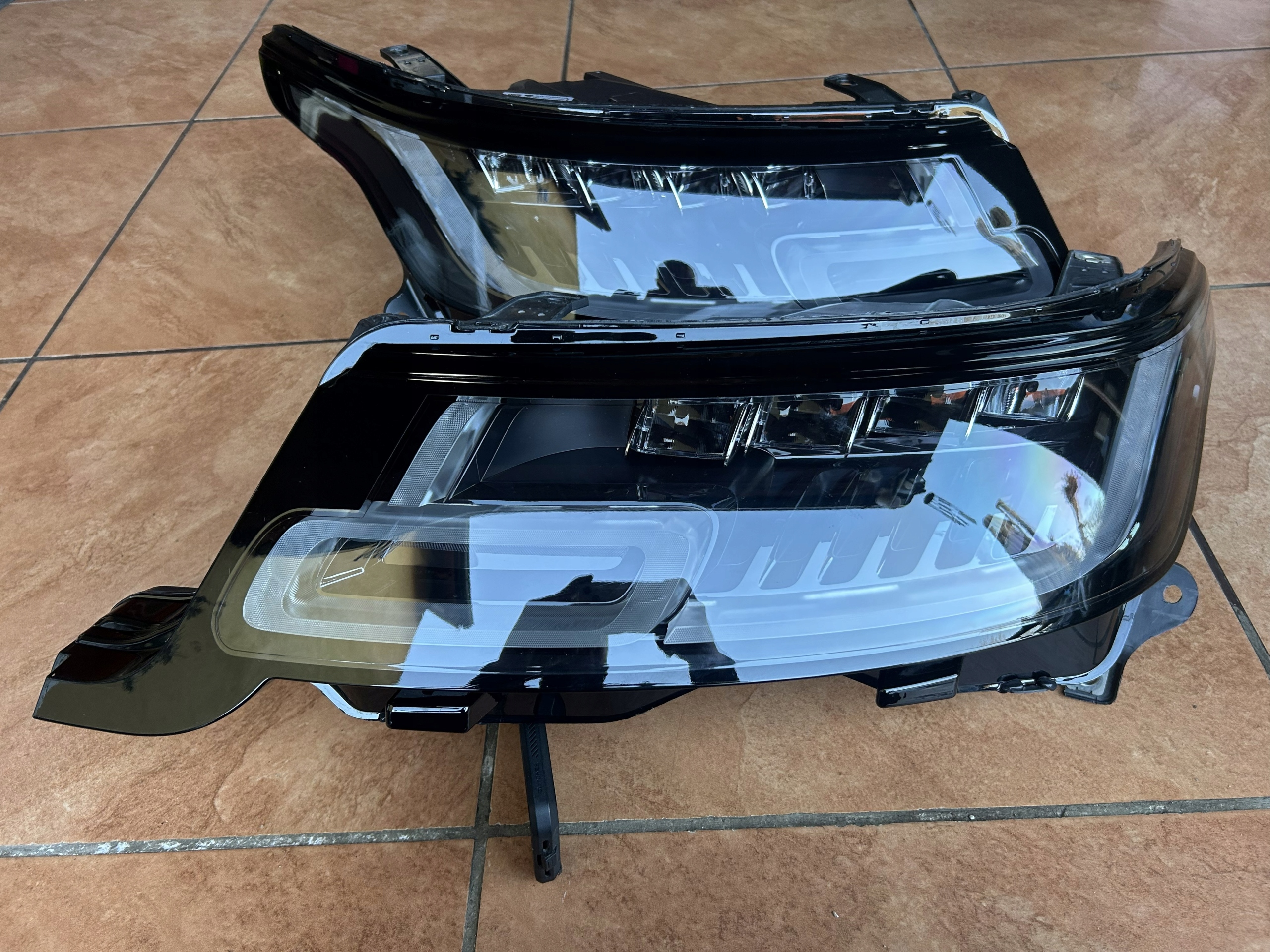 Světlomet — BMW, Auf Lager in der EU — Foto 1 z 8 Světlomet — BMW, Auf Lager in der EU — Foto 1 z 8