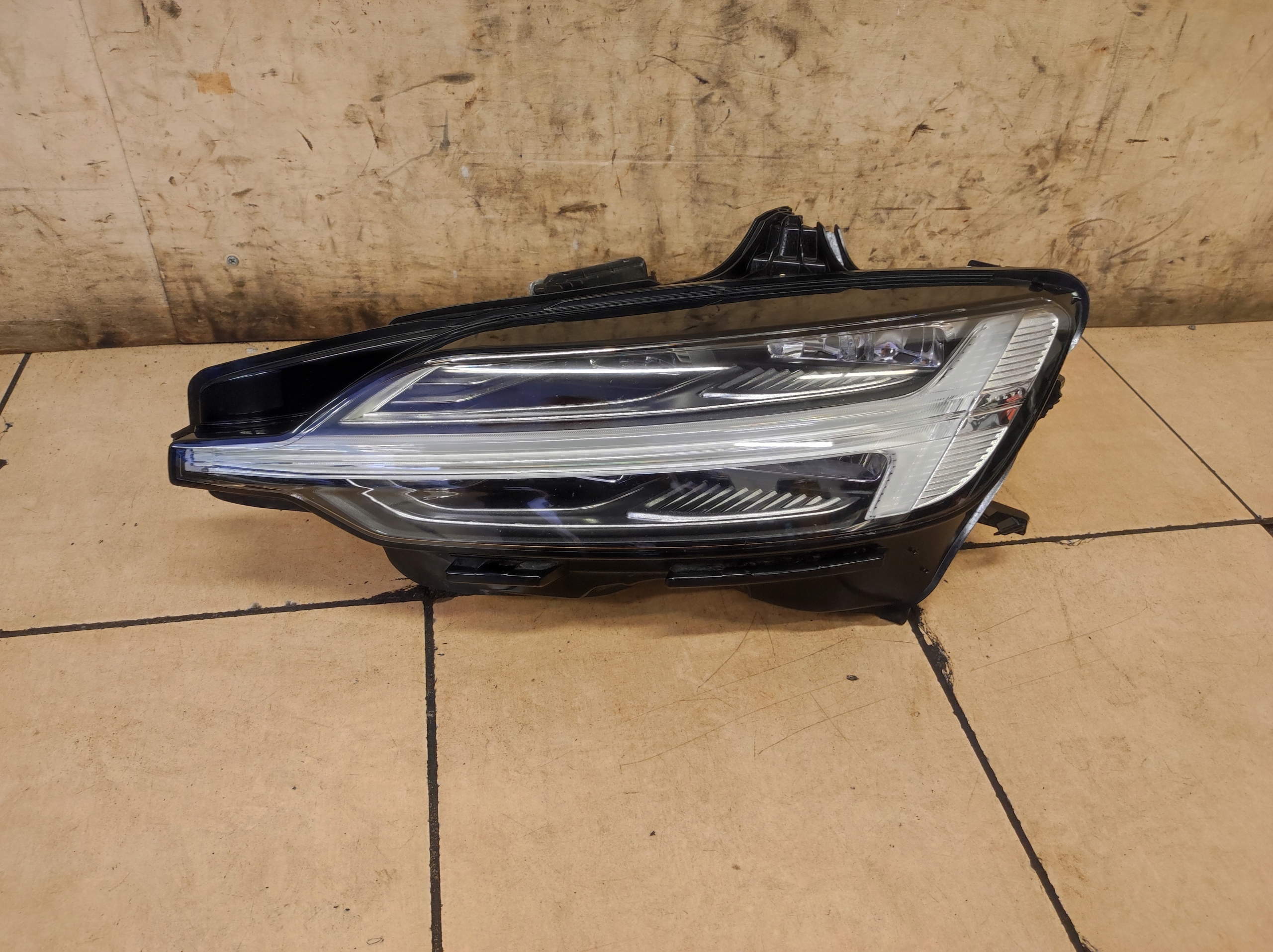 Světlomet — Volvo S60, Auf Lager in der EU — Foto 1