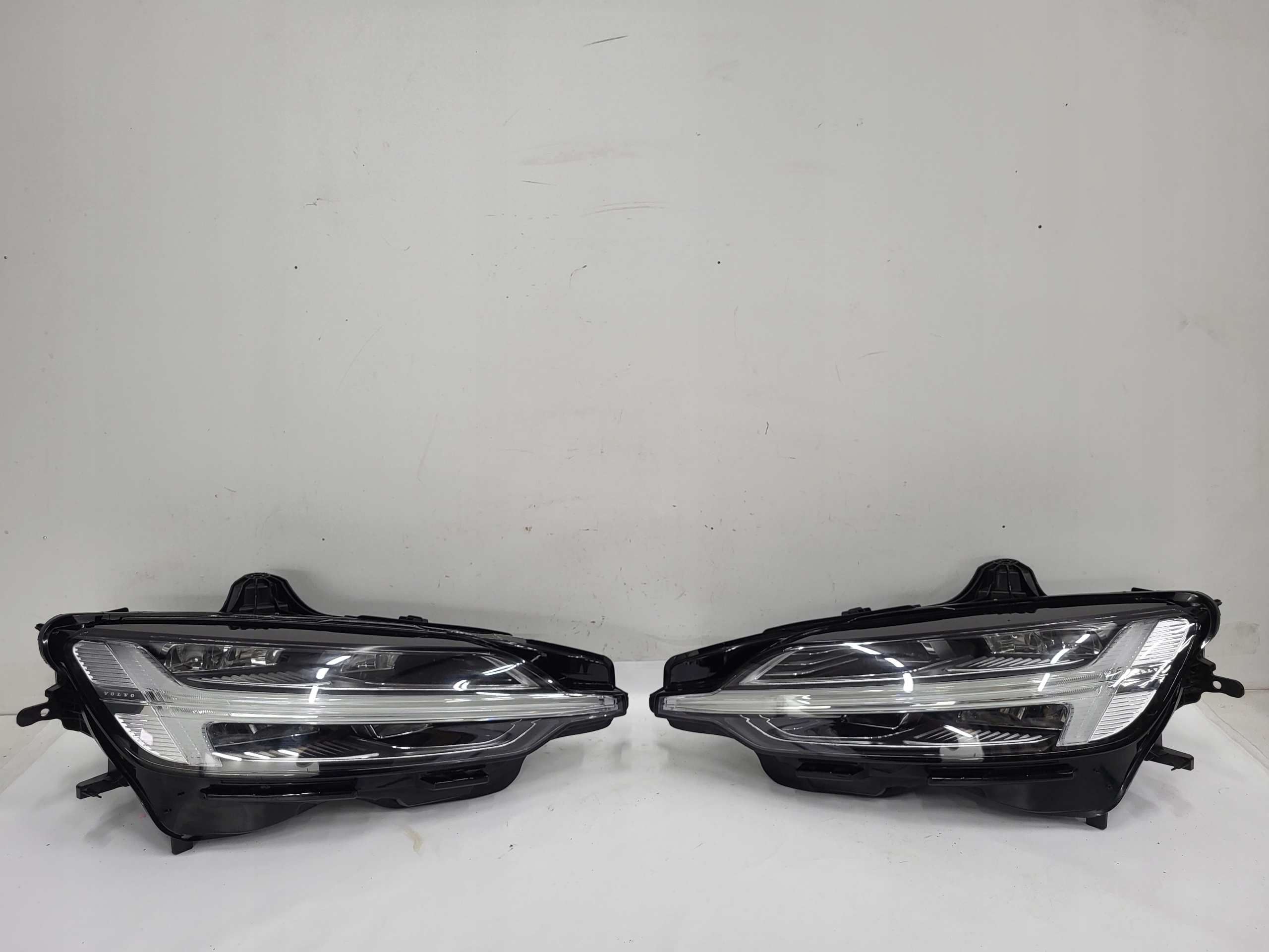 Světlomet — Volvo S60, Auf Lager in der EU — Foto 1