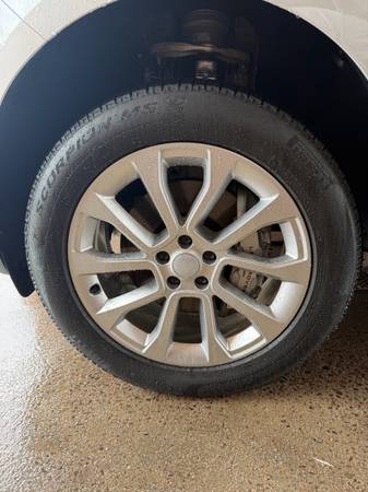Kola — Land Rover Range Rover, Import USA — Foto 2 z 5