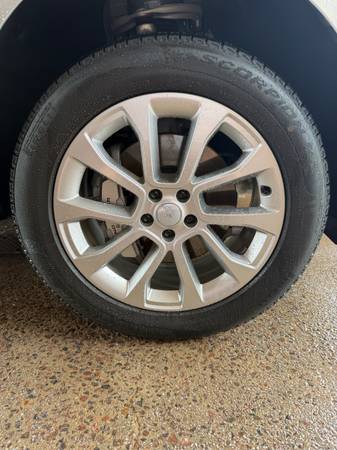 Kola — Land Rover Range Rover, Import USA — Foto 3 z 5