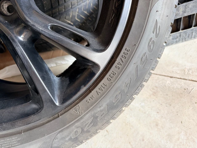 Kola — Jeep Cherokee, Import Kanada — Foto 3 z 5