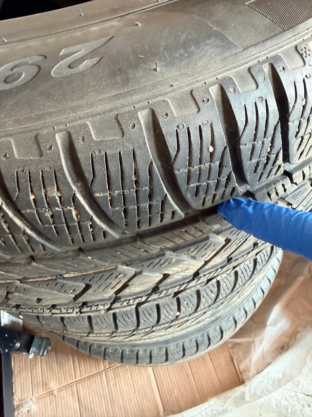 Kola — Jeep Cherokee, Import Kanada — Foto 4 z 5