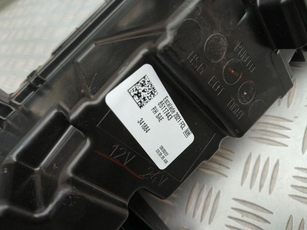 85117443 Cadillac Escalade LED Daytime světlomet, Auf Lager in der EU — Foto 8 z 9