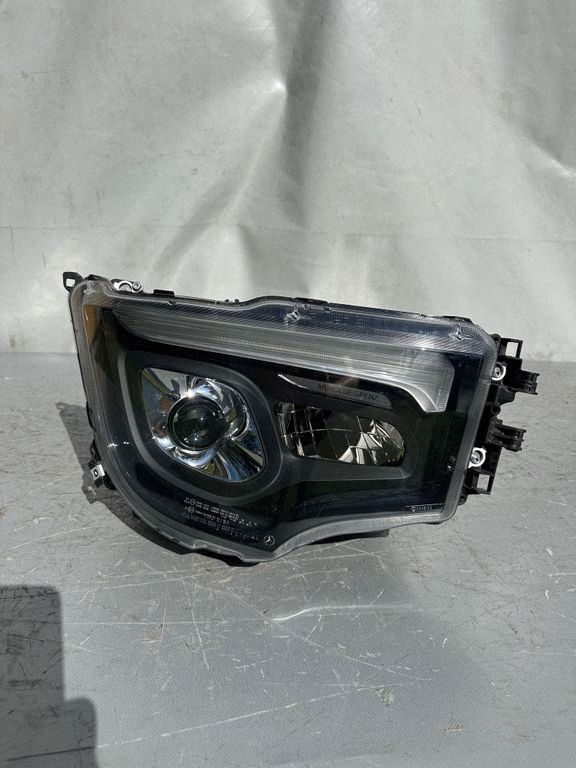 9618203159 Mercedes-Benz 306 světlomet, Auf Lager in der EU — Foto 1
