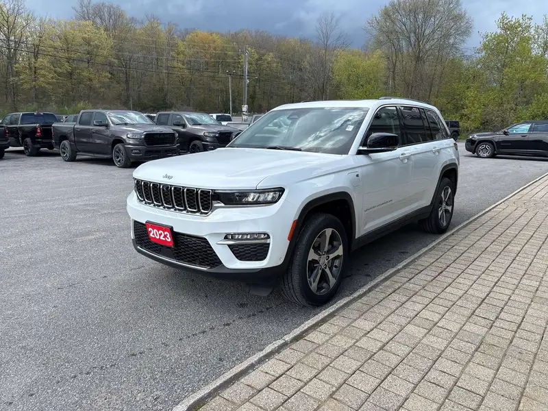2023 Jeep Grand Cherokee 4xe, weiß, 10.000 km, Import Kanada — Foto 1 z 12 2023 Jeep Grand Cherokee 4xe, weiß, 10.000 km, Import Kanada — Foto 1 z 12